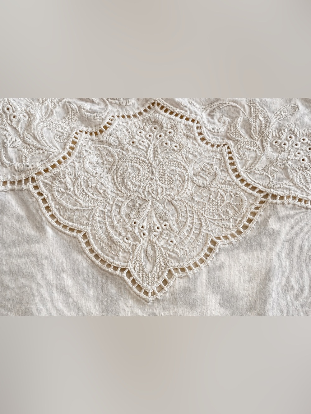 EXPRESS Cream Off-Shoulder Eyelet Peasant Boho 100% Cotton Top NWTs - Picture 3 of 11